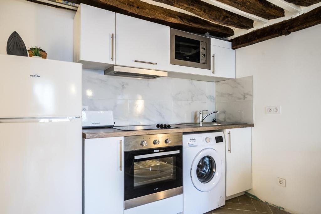 Typical Parisian Flat In Le Marais Appartamento *
