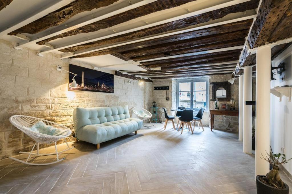 Typical Parisian Flat In Le Marais Appartamento