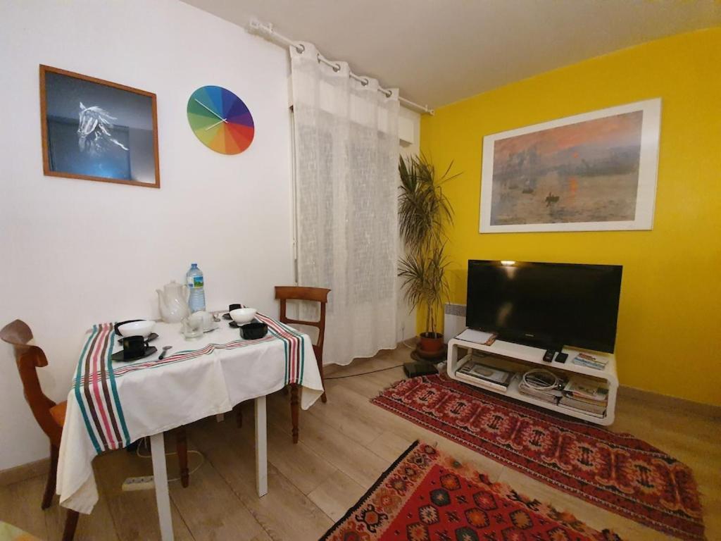 Central Calme Totale Standing Buttes Chaumont Apartment Paris