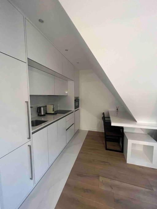 Appartamento : Studio Avenue Montaigne, Champs-elysees *