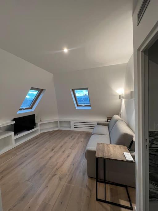 : Studio Avenue Montaigne, Champs-elysees Appartamento