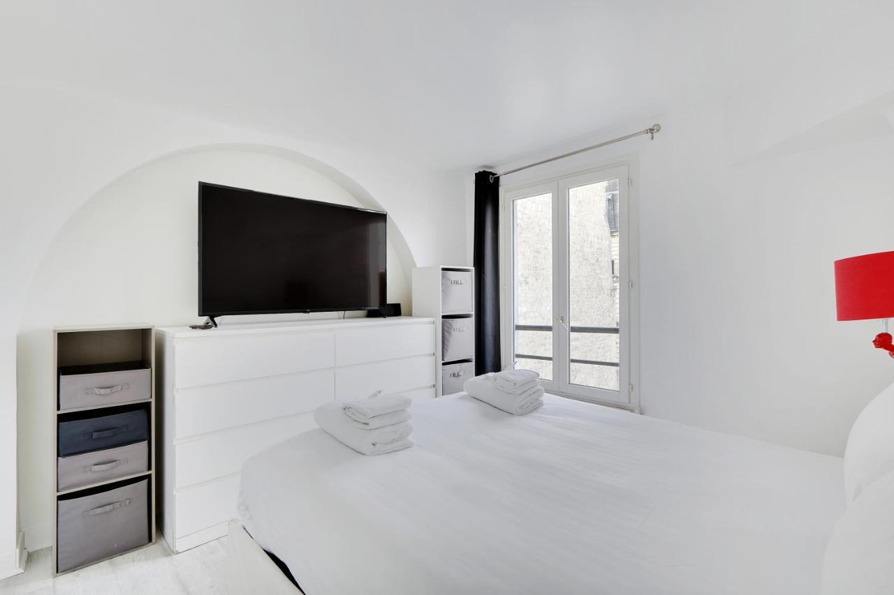 Pick A Flat's In Le Marais - Rue Saint Merri