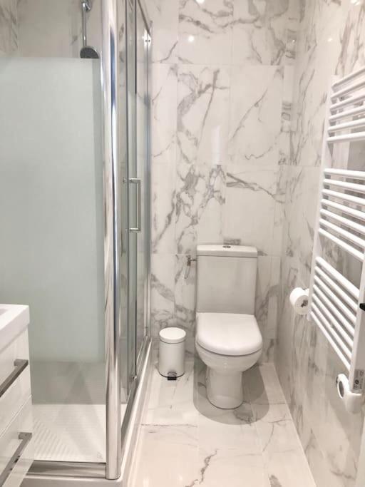 Apartment In The Heart Of The Marais With Air Conditioning Paris