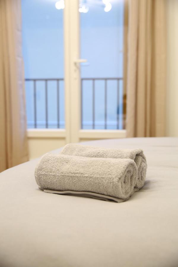 Paris: Agreable Chambre D'un Grand Artiste Parigi