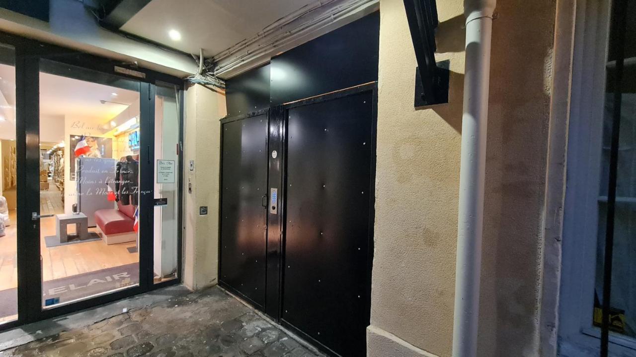 156 - Urban Ysl Flat In Montorgueil Paris