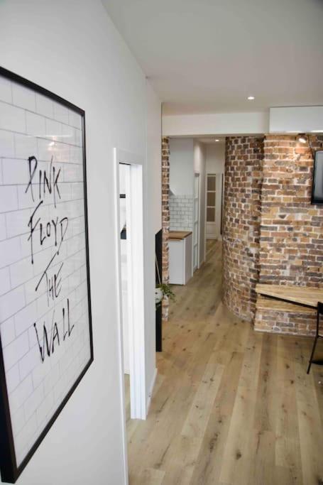 Another Brick In The In Sleeps 9 *