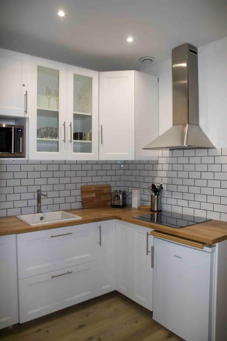 Another Brick In The In Sleeps 9 Apartment *