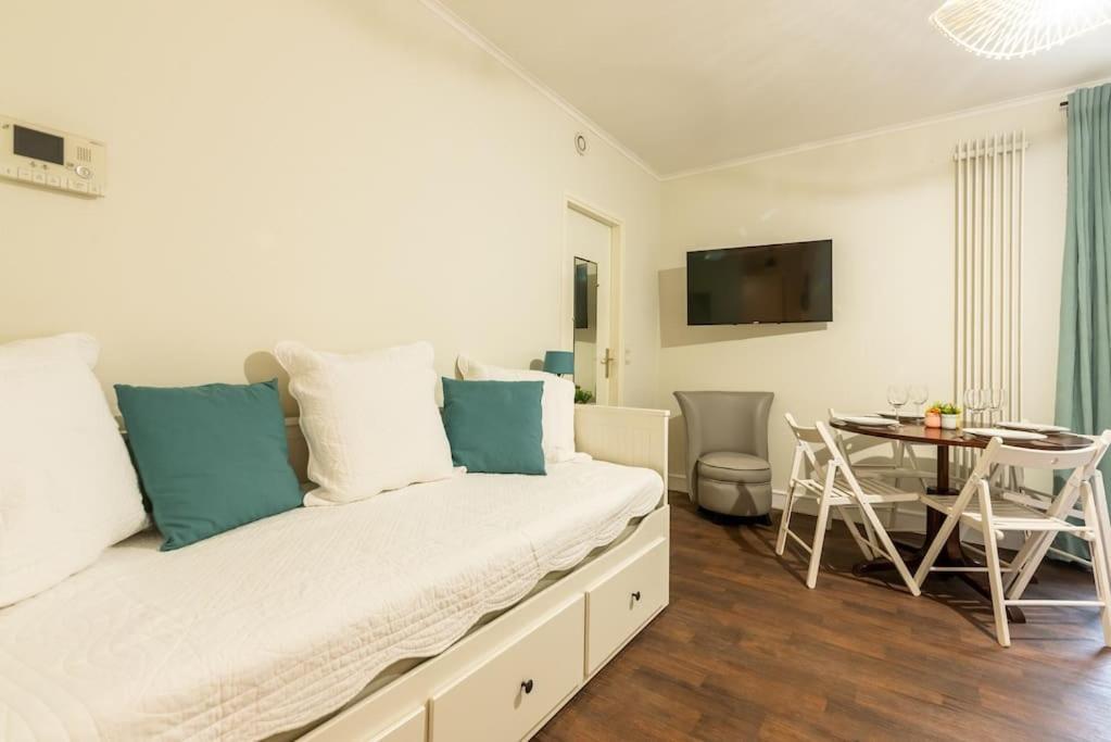 Apartment Proche Champs Elysees