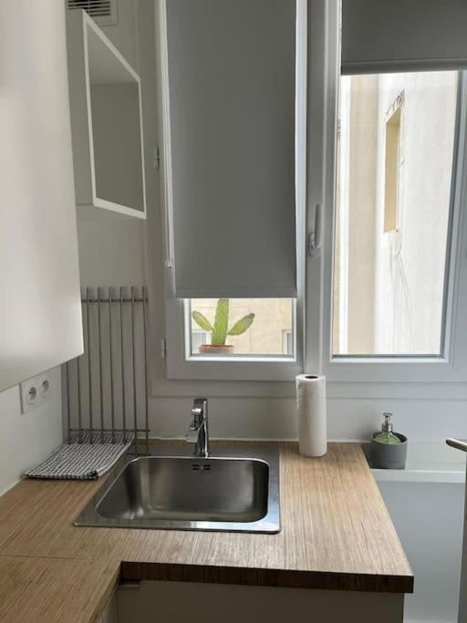 Studio Calme Propre Au Coeur Du Canal St Martin Lancry Appartamento *