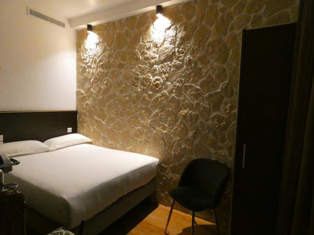 Bonne Nouvelle Hotel 3*