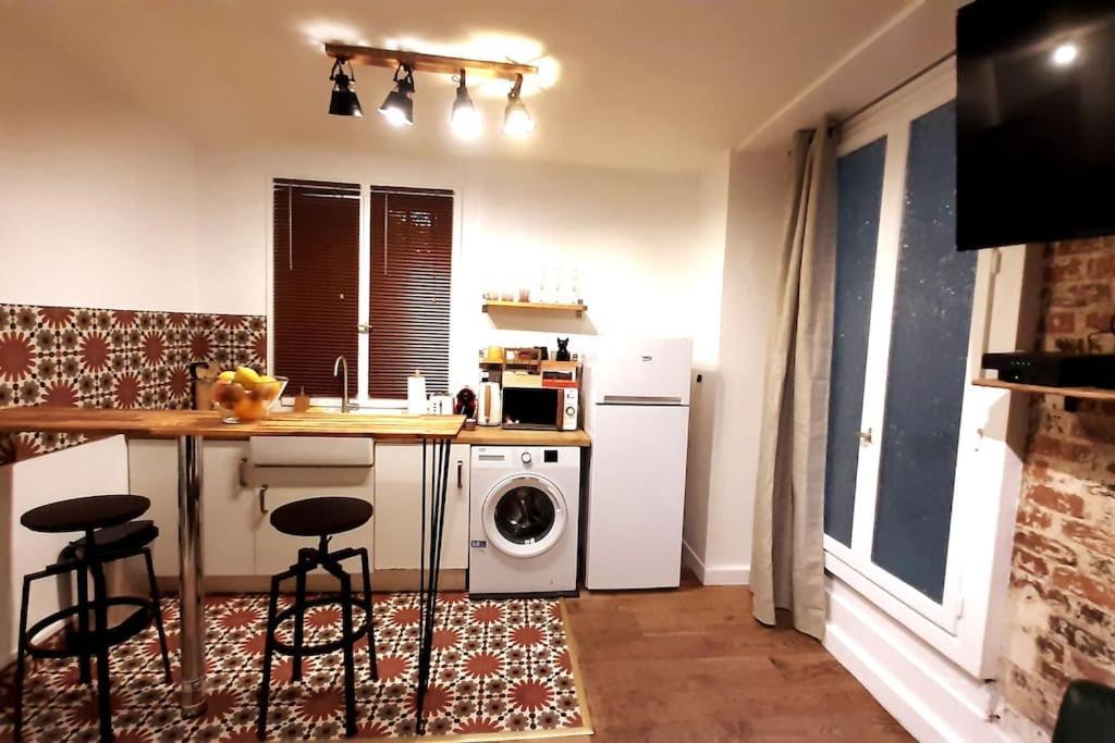 Midnight In Montmartre Apartment