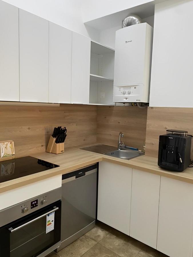 Upscale 80m2 2 Bedroom Near Champs Elysees Apartment