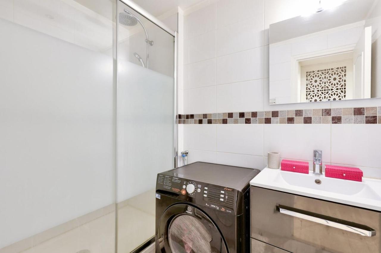 Appartamento Cozy For 2 Located In 19 Parigi