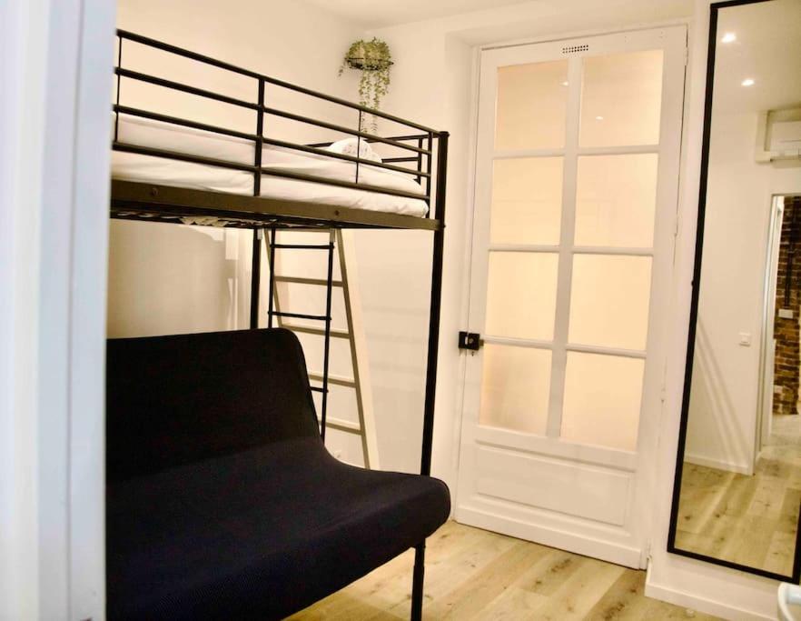 Another Brick In The In Sleeps 9 Apartment Paris