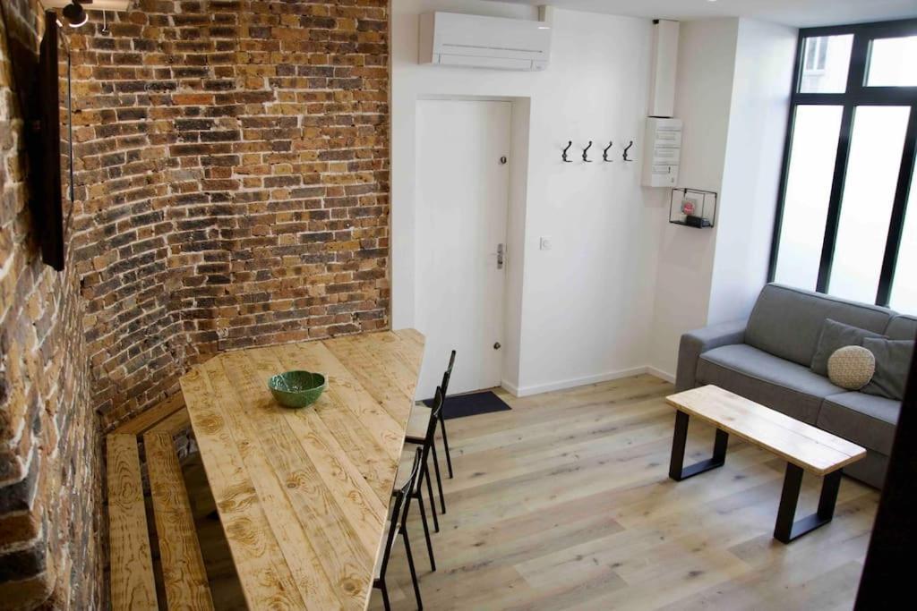 Apartment Another Brick In The In Sleeps 9 Paris