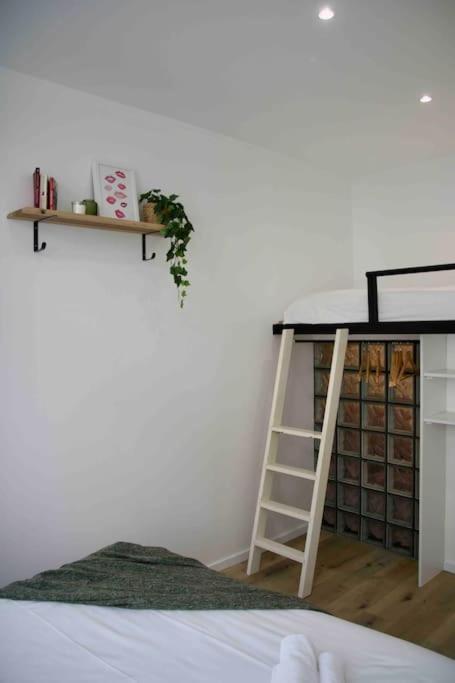 Apartment Another Brick In The In Sleeps 9 *