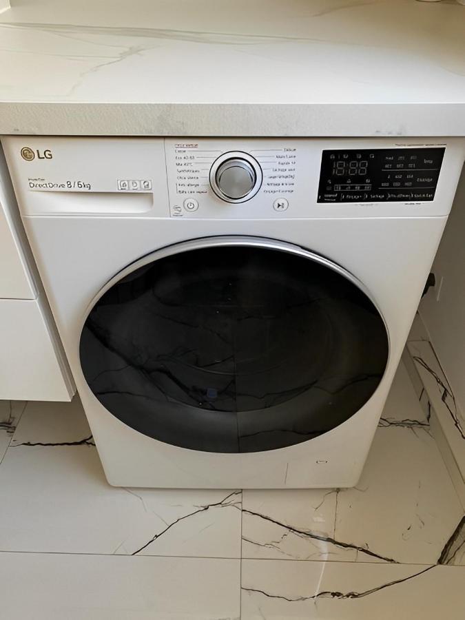 Upscale 80m2 2 Bedroom Near Champs Elysees Apartment