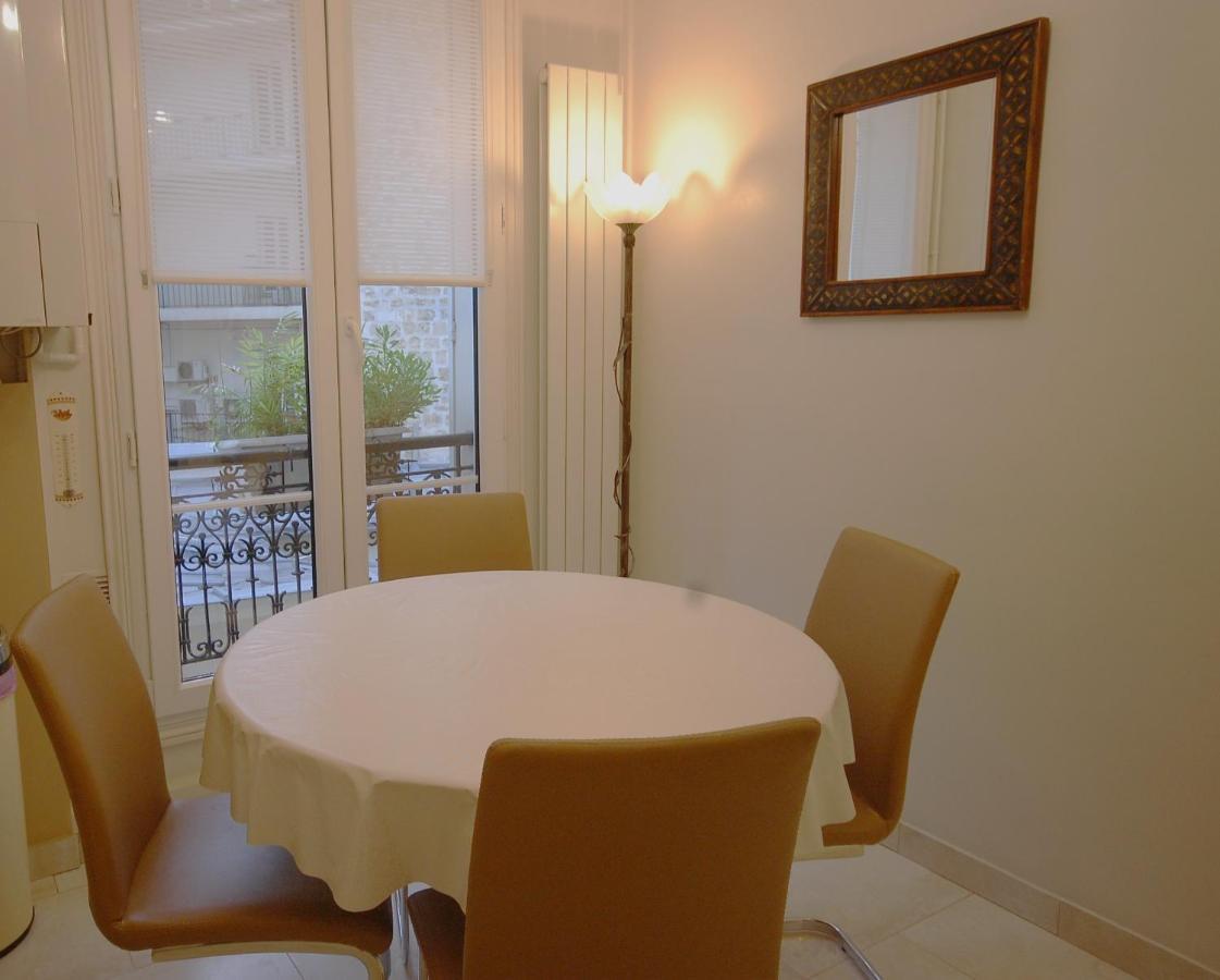 Two-Bedroom Apartment Champs-Elysees