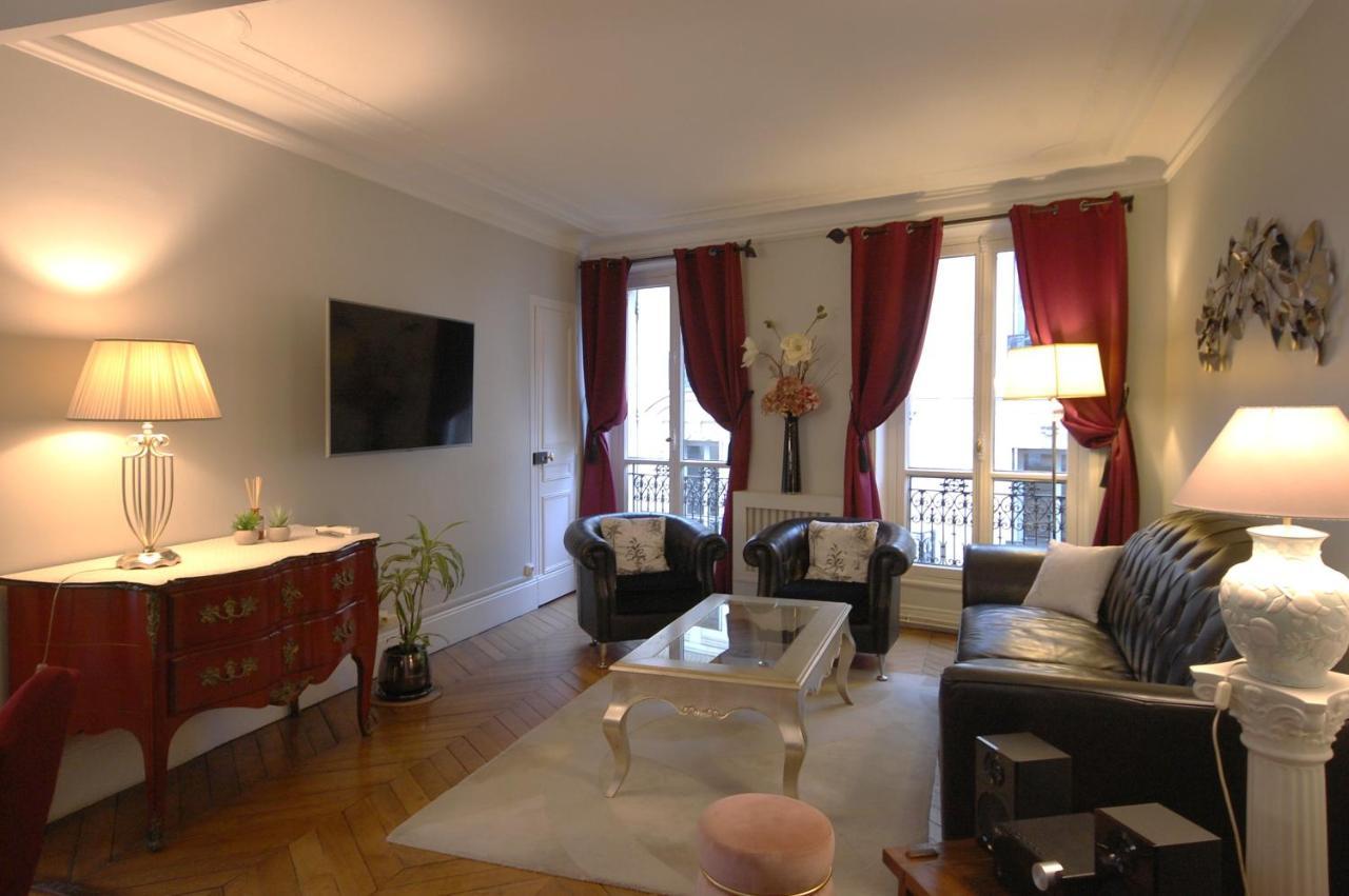 Apartment Two-Bedroom Apartment Champs-Elysees *