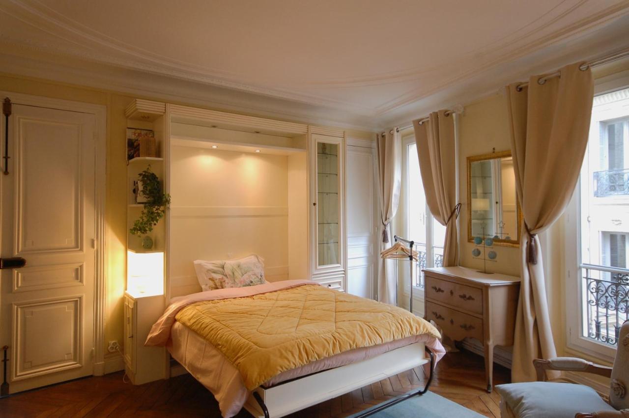 Apartment Two-Bedroom Apartment Champs-Elysees *