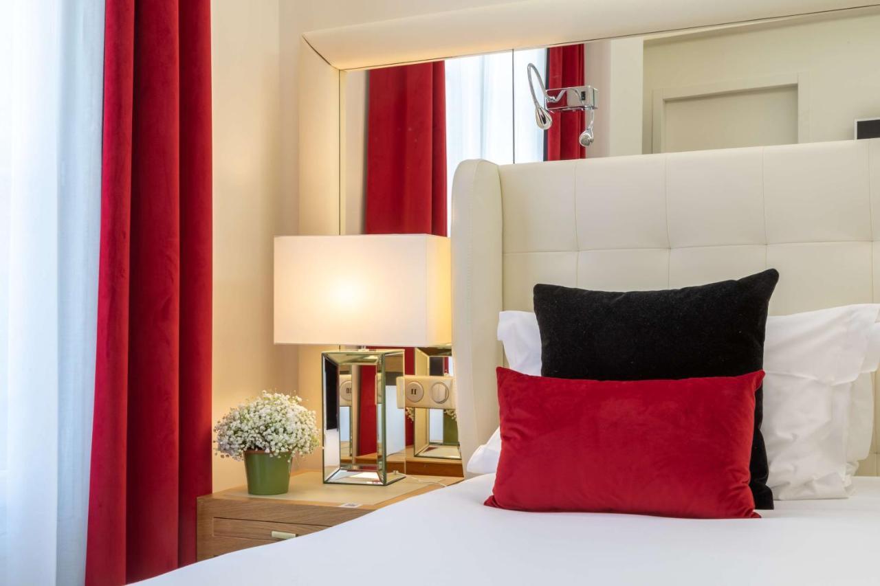 Camille Tapestry Collection By Hilton Hotel Parigi