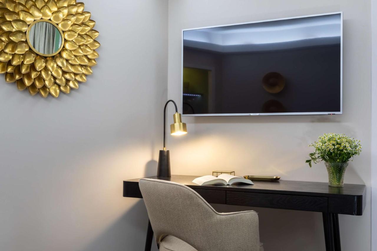 Camille Tapestry Collection By Hilton Parigi
