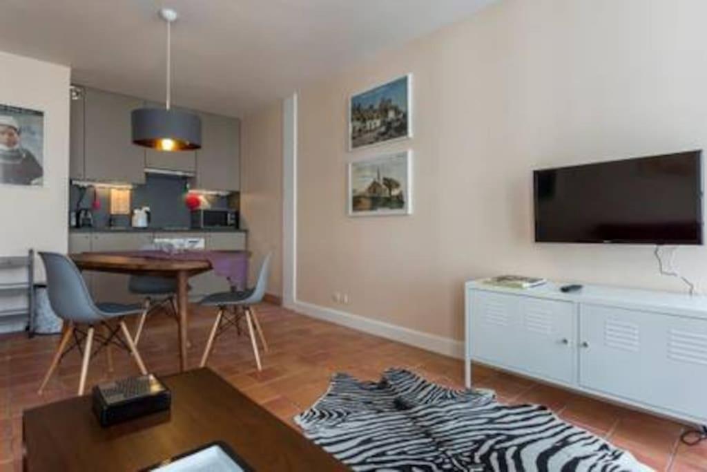 Cosy & Premium Near The Louvre & Quartier Latin Apartment