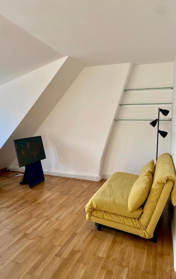 Apartment Upscale 80m2 2 Bedroom Near Champs Elysees Paris