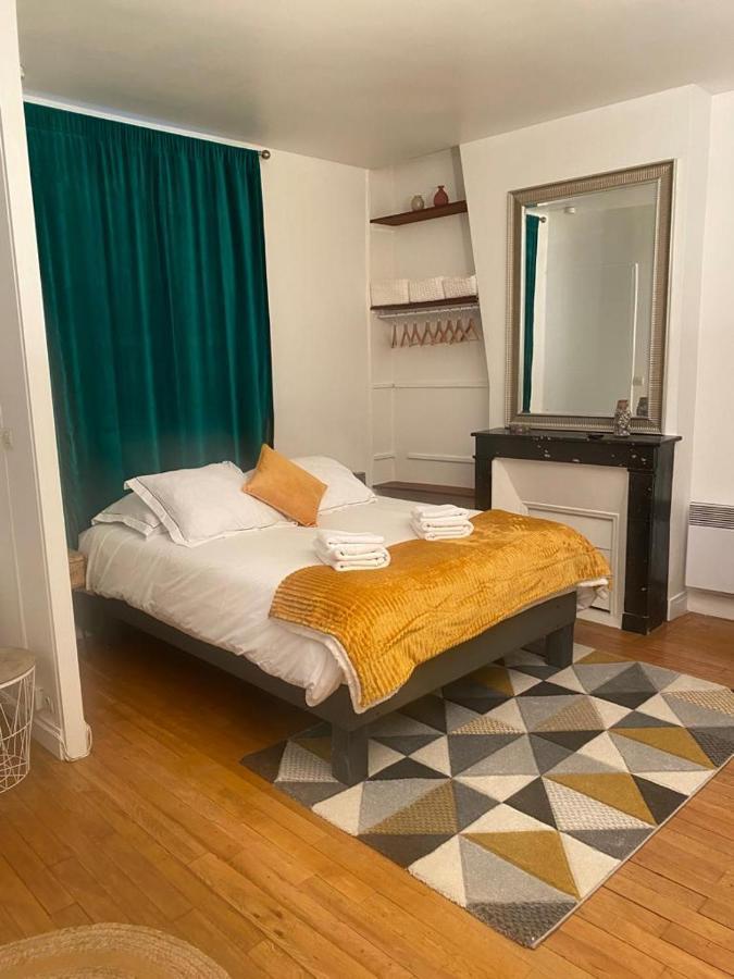Jolie A Apartment
