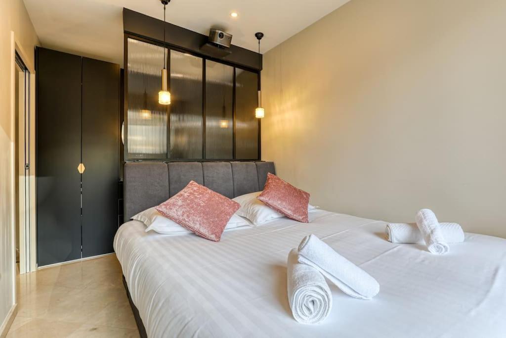 Montaigne Executive * Paris