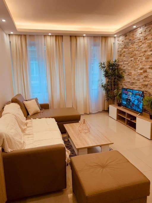 In The Heart Of The Champs Elysees With Balcony Appartamento