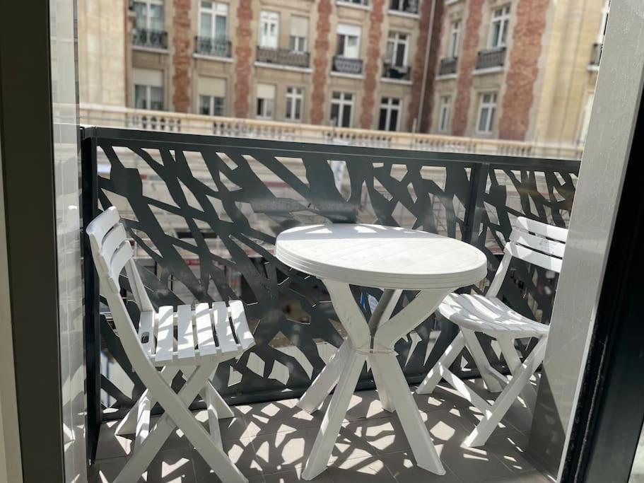 Appartamento In The Heart Of The Champs Elysees With Balcony Parigi