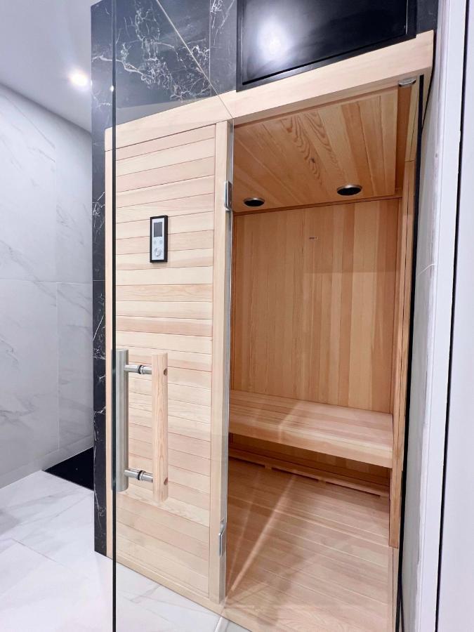 Sauna Et Bain Remous Dans Un Luxe - 4p * Parigi