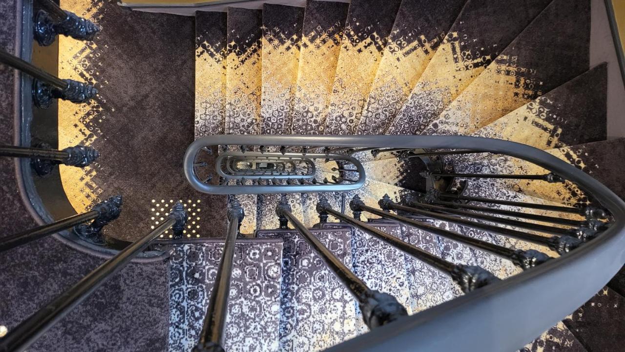 Star Champs-elysées Hotel 4*