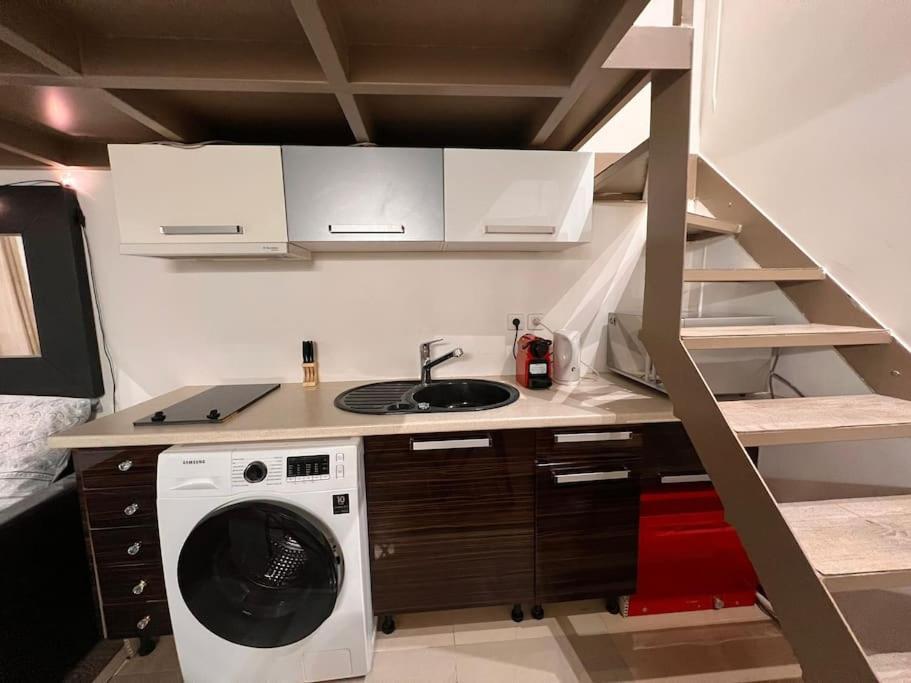 Balcon Champs-elysees - Hala Apartment Paris