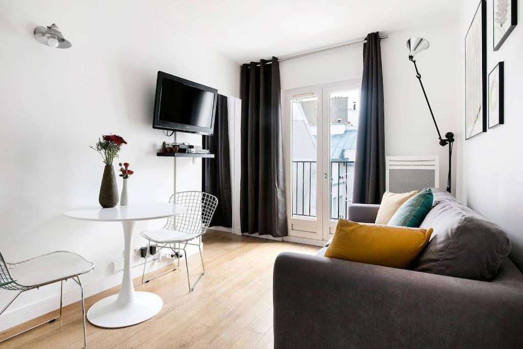 Superbe Avec Balcon Au Coeur De Montorgueil