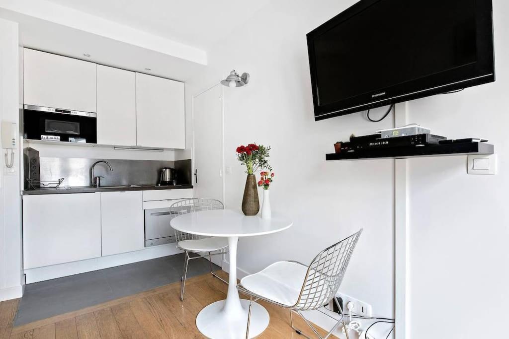 Superbe Avec Balcon Au Coeur De Montorgueil Parigi
