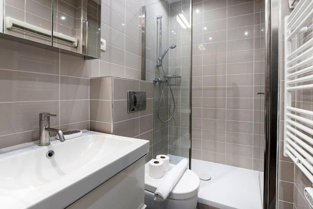 Appartamento Superbe Avec Balcon Au Coeur De Montorgueil Parigi