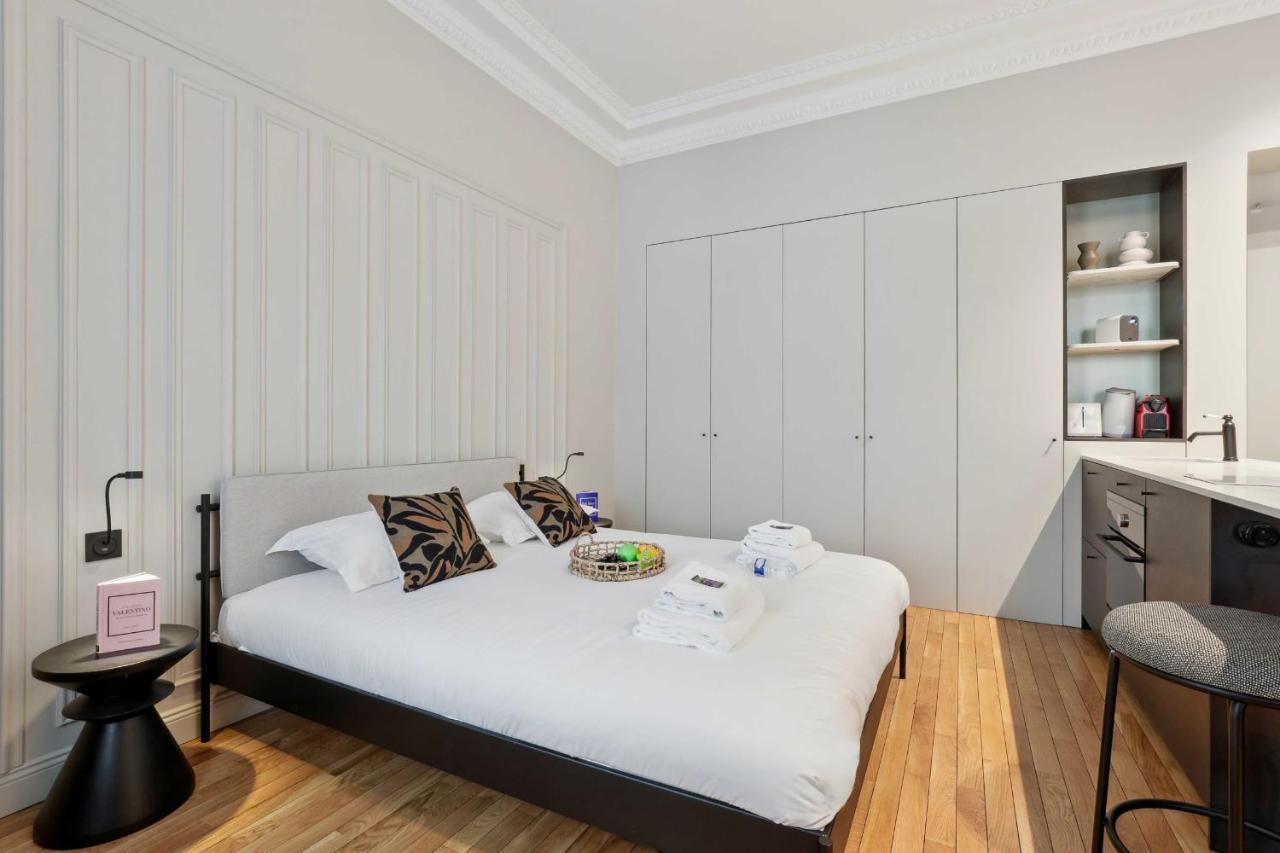 Interior Design & Small Pool - 2p - Monceau Apartment
