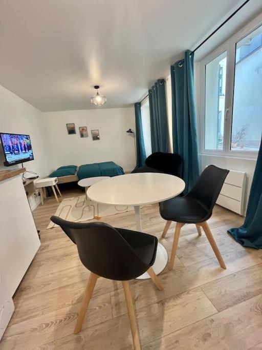 Apartment Le Feutrier - Au Pied Du Sacre Coeur Paris