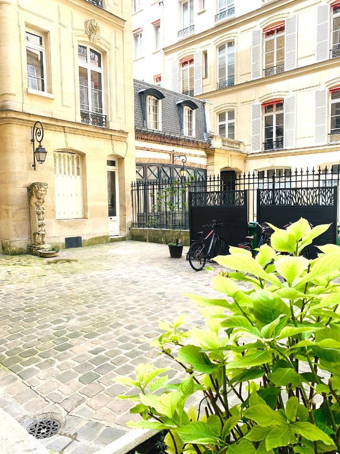 2 Bedrooms - Centre - Champs Elysees