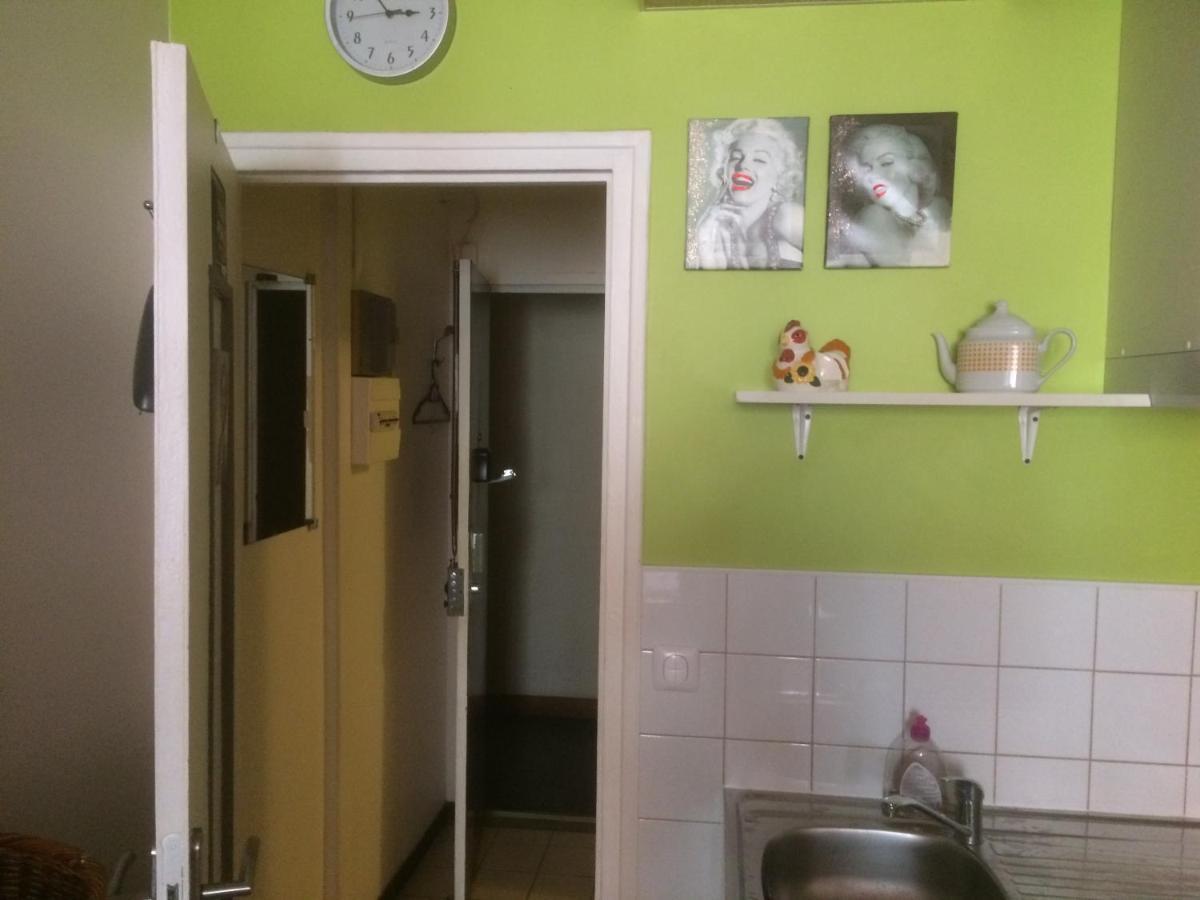 Appartamento Métro Pigalle,garçonnière 25 M2, 3 Per, Cabarets Théâtres,restaurants,tout Confort Parigi