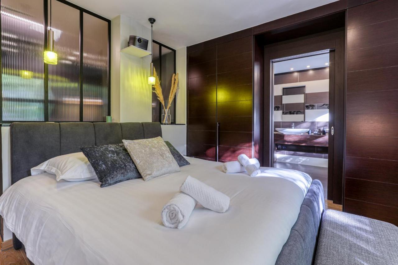 Montaigne Executive Apartment *