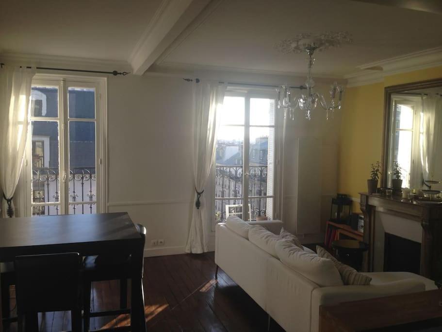 Eiffel Tower View - Republique 4 People 2 Bedrooms Apartment Paris