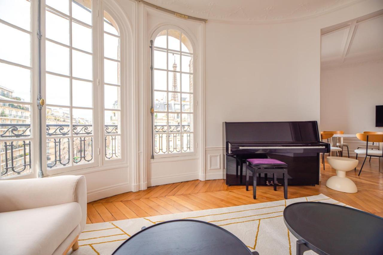 Mbm - Eiffel Tower View