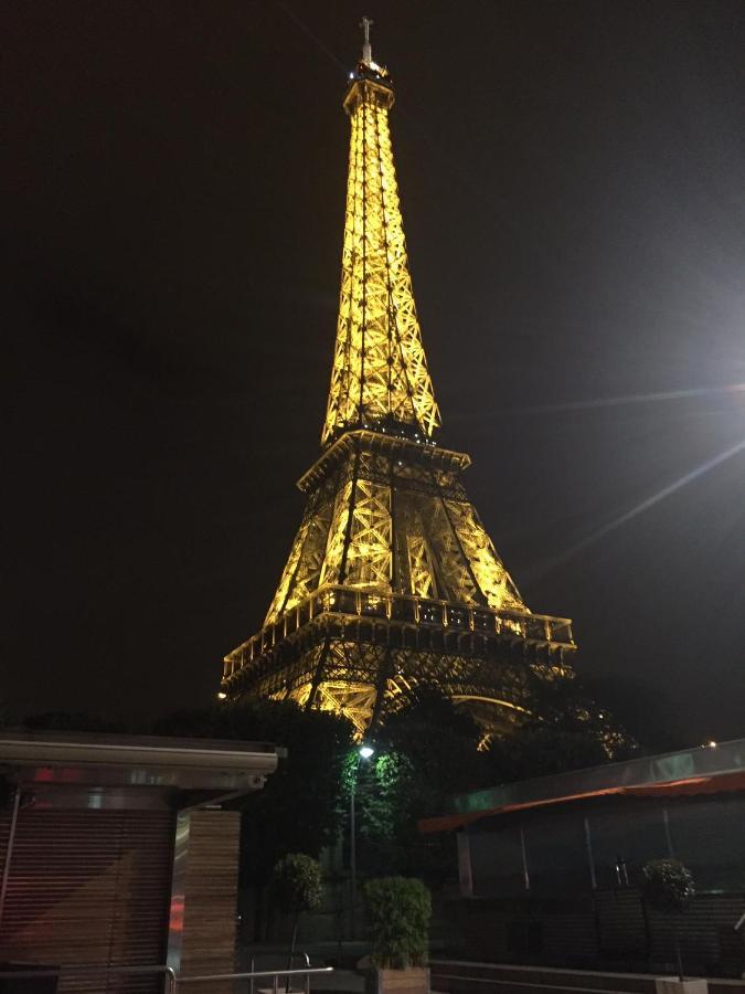 Cosy Sur Les Champs-elysées * Parigi