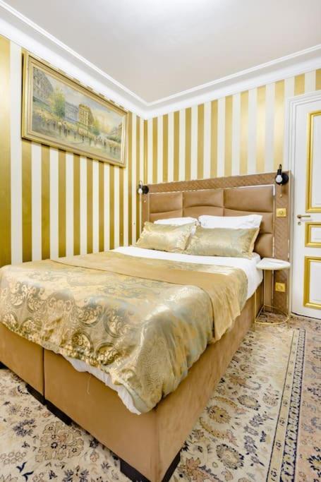 Premium 2 Minutes Walk From Champs-elysees Parigi