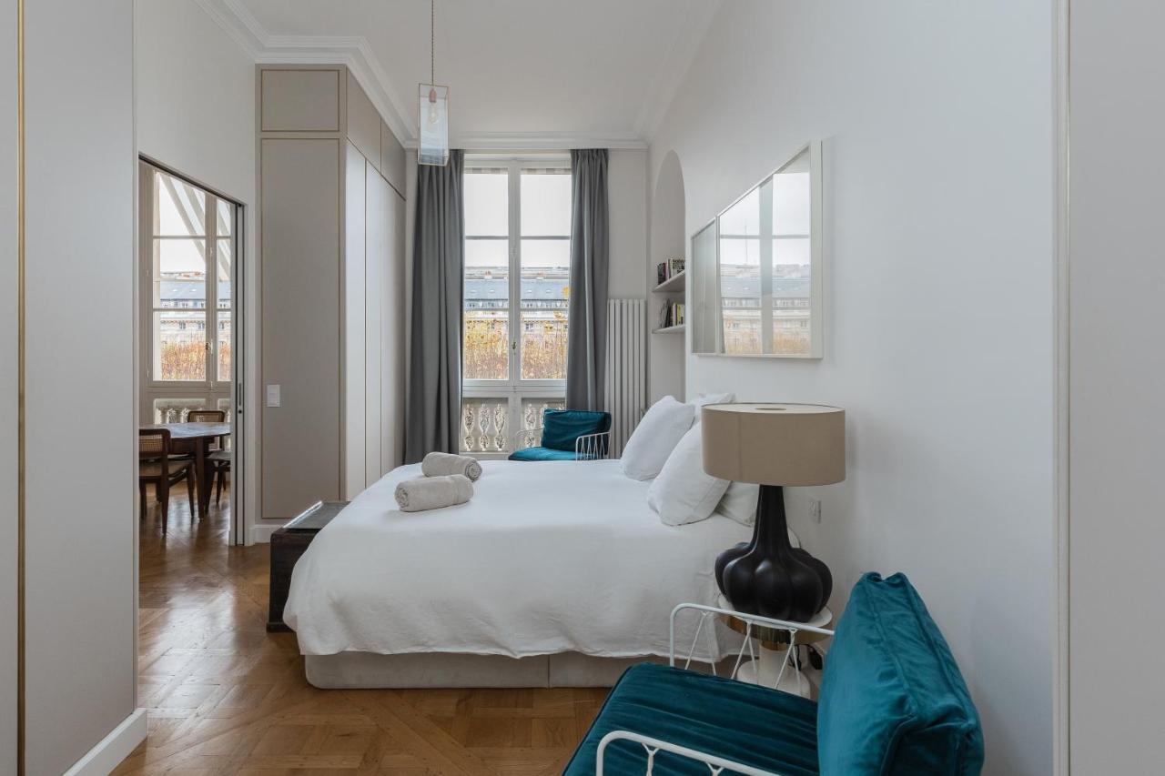 Prestigious Overlooking Palais-royal Garden Parigi