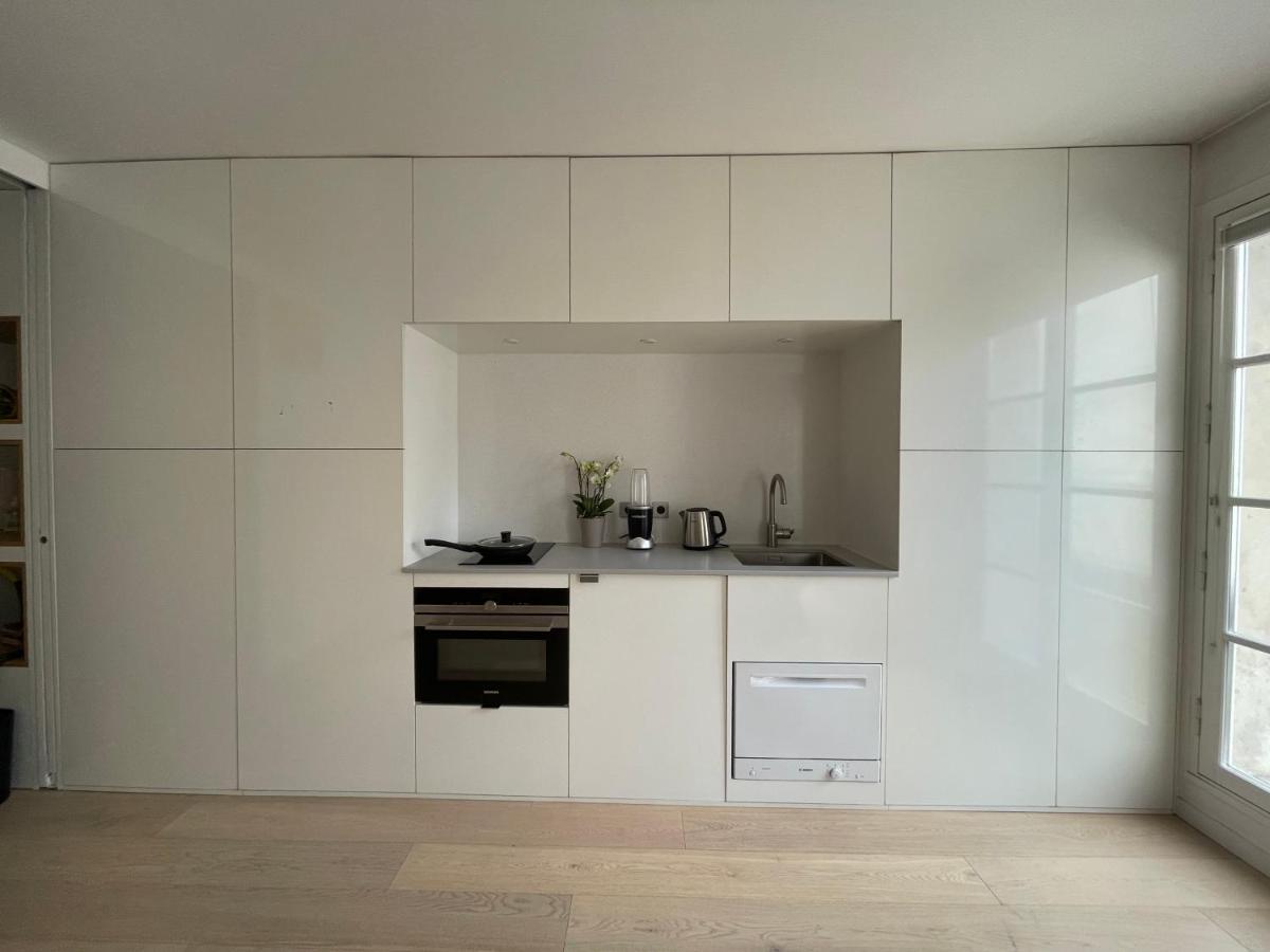 Superbe Avec Balcon, Situe Entre 6e Et 7e ! Parigi