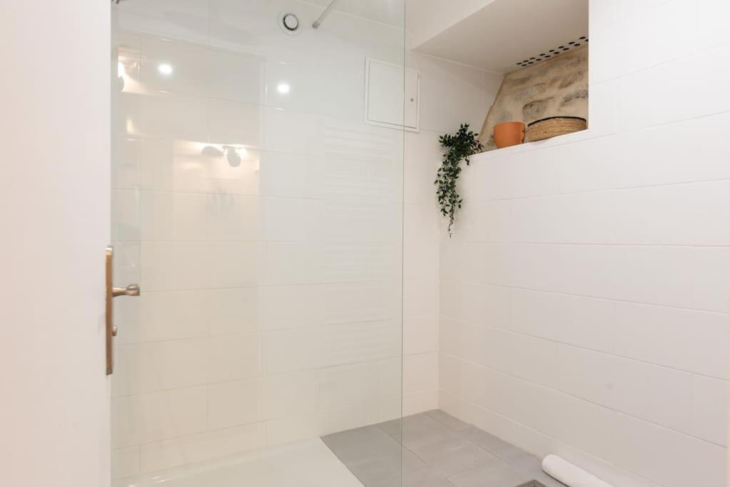 Appartamento Design Architect Loft For 10 Guests Near Metro *